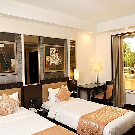 Inde Hotel Vista Woods Huda City Centre, Gurgaon Esterno foto