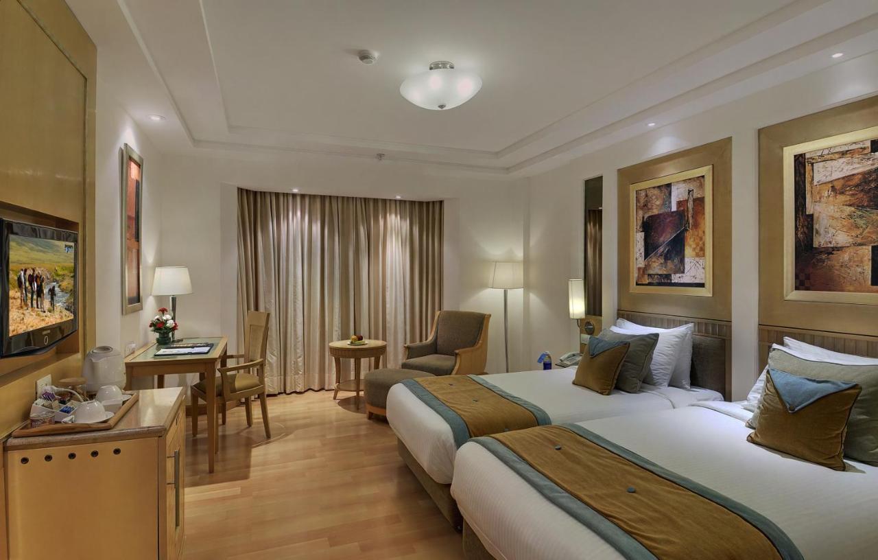 Inde Hotel Vista Woods Huda City Centre, Gurgaon Esterno foto