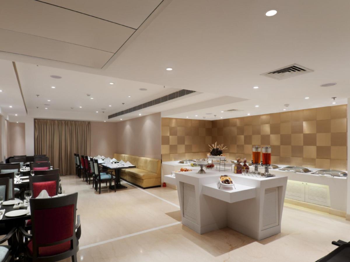 Inde Hotel Vista Woods Huda City Centre, Gurgaon Esterno foto
