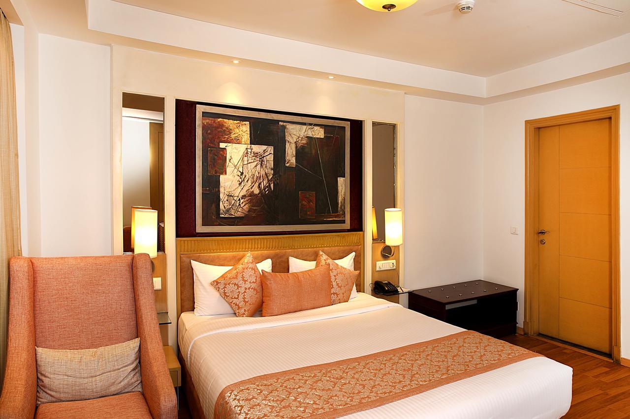 Inde Hotel Vista Woods Huda City Centre, Gurgaon Esterno foto