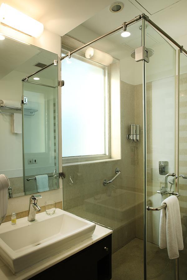 Inde Hotel Vista Woods Huda City Centre, Gurgaon Esterno foto