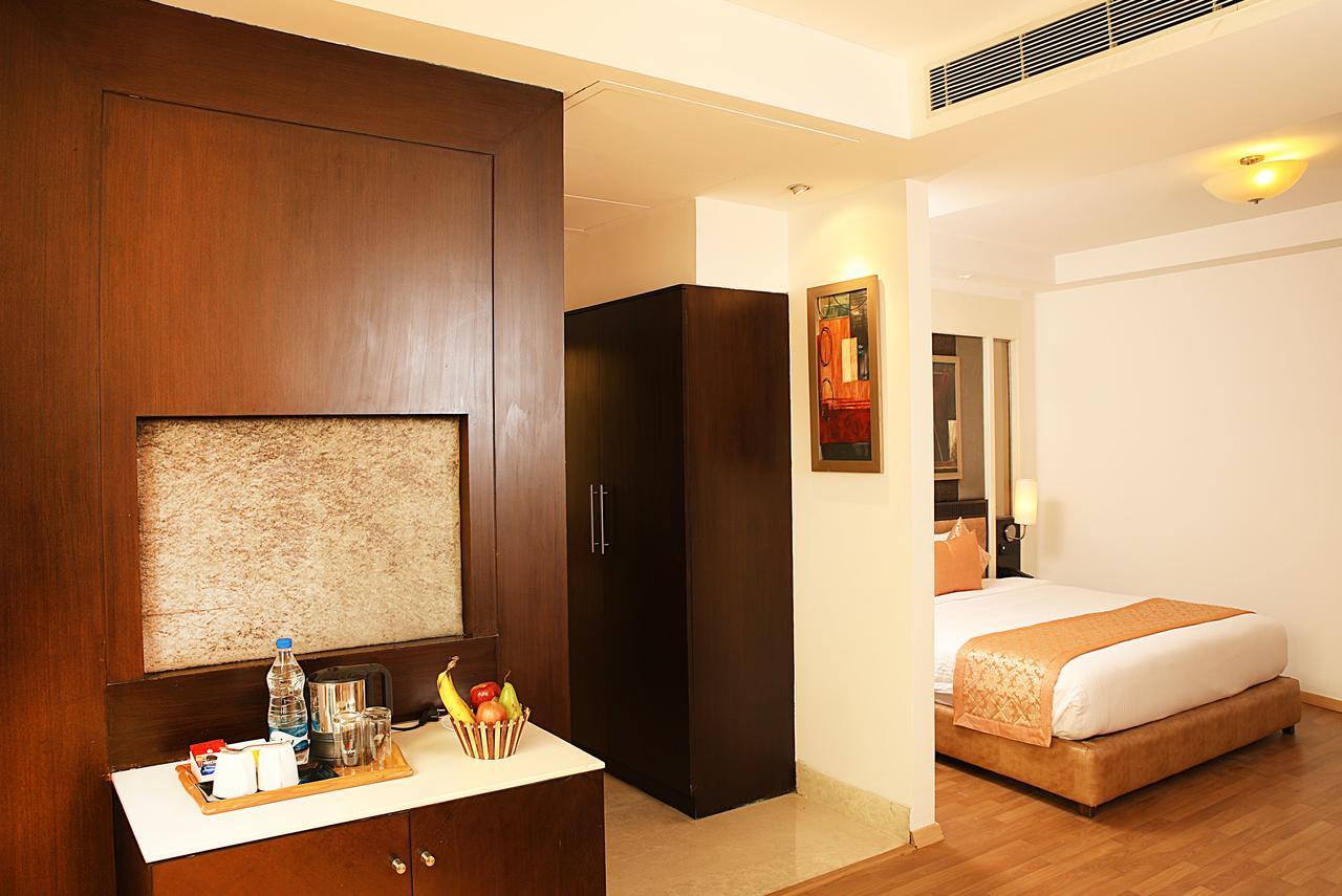 Inde Hotel Vista Woods Huda City Centre, Gurgaon Esterno foto