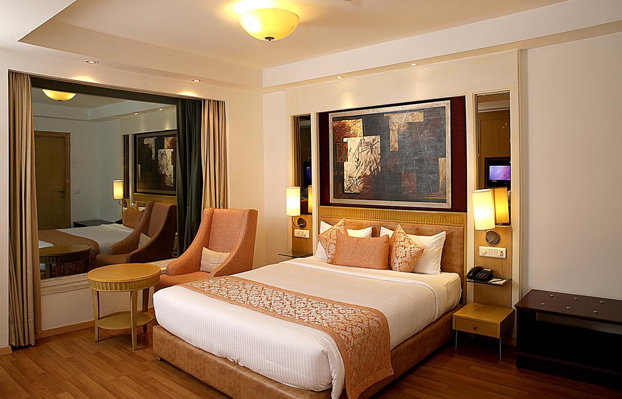 Inde Hotel Vista Woods Huda City Centre, Gurgaon Esterno foto