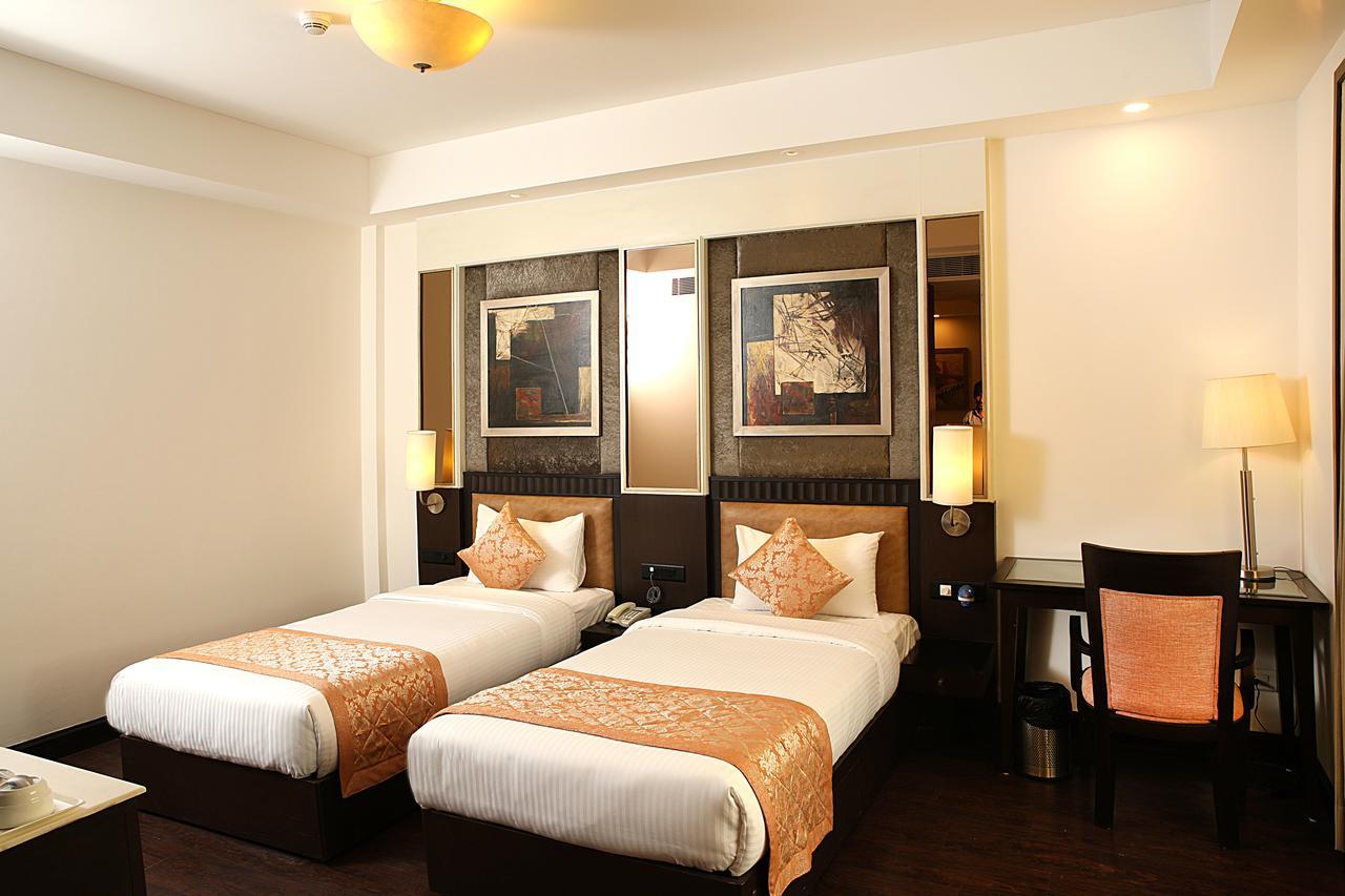 Inde Hotel Vista Woods Huda City Centre, Gurgaon Esterno foto