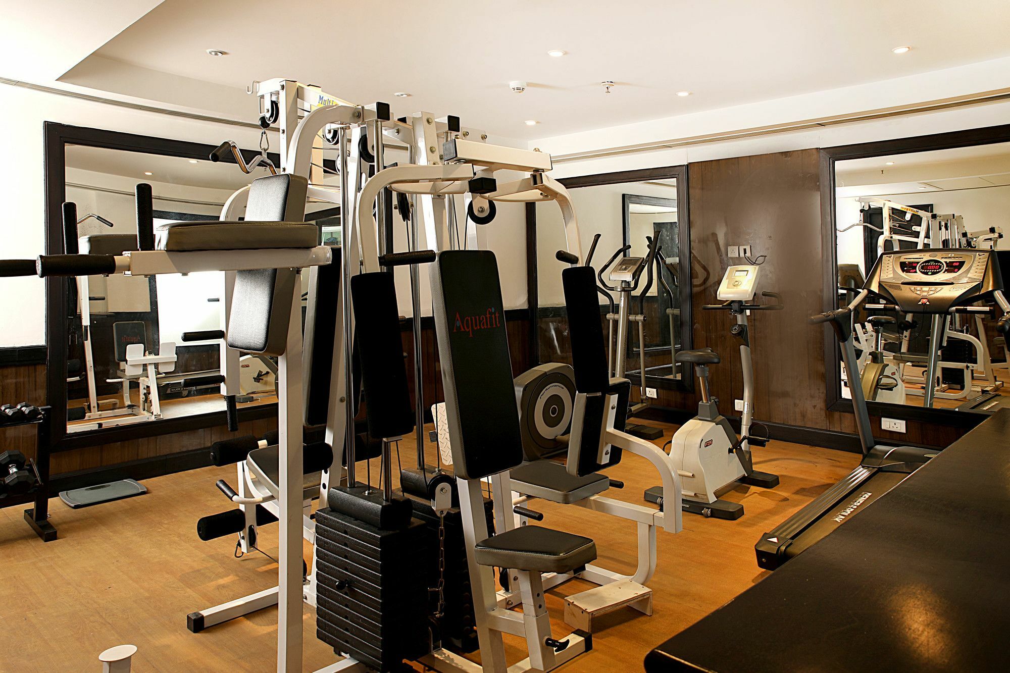 Inde Hotel Vista Woods Huda City Centre, Gurgaon Esterno foto