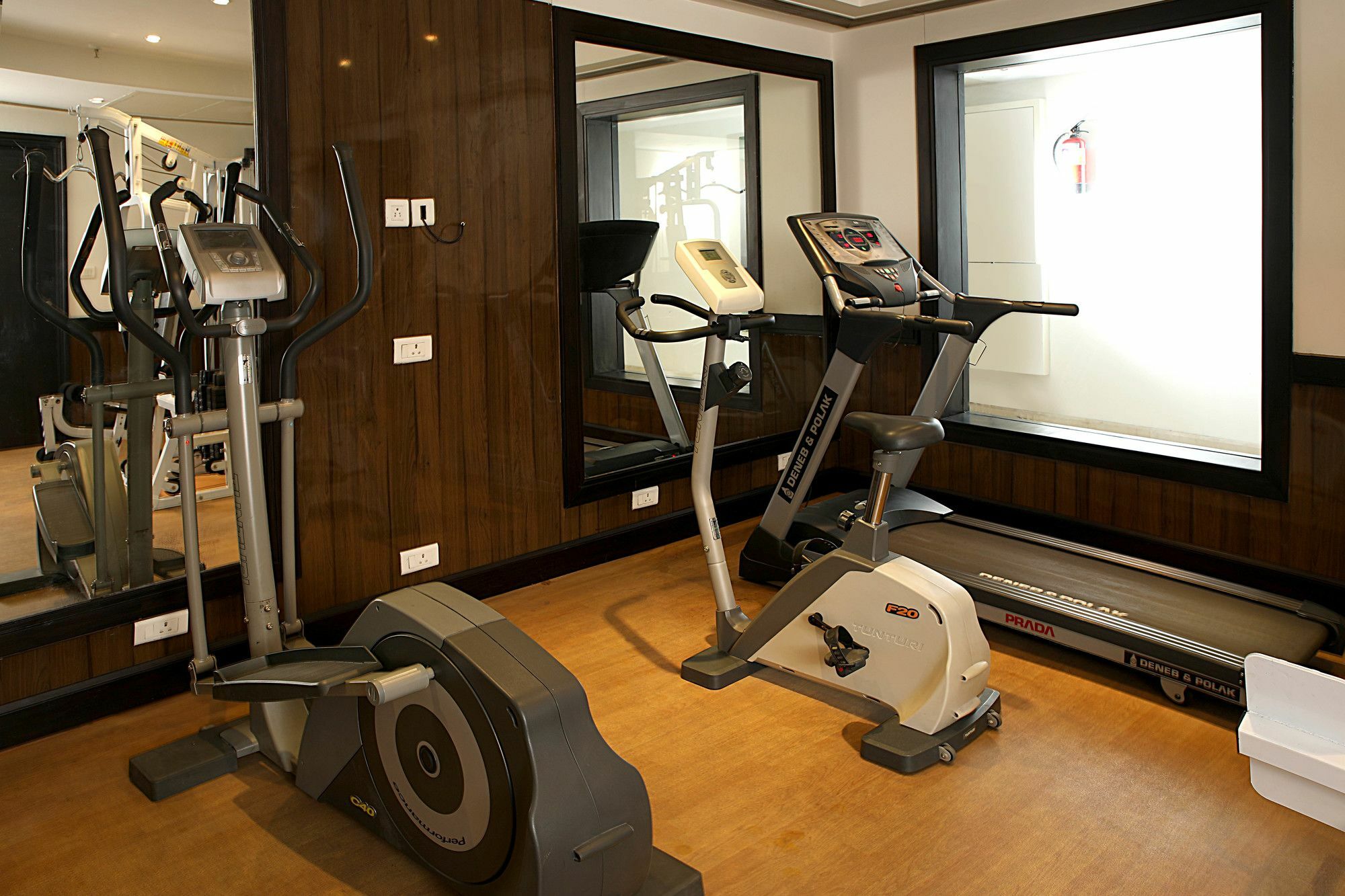 Inde Hotel Vista Woods Huda City Centre, Gurgaon Esterno foto