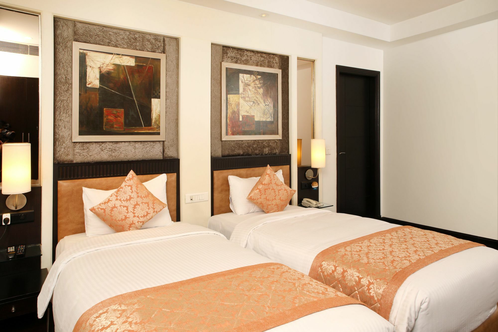 Inde Hotel Vista Woods Huda City Centre, Gurgaon Esterno foto